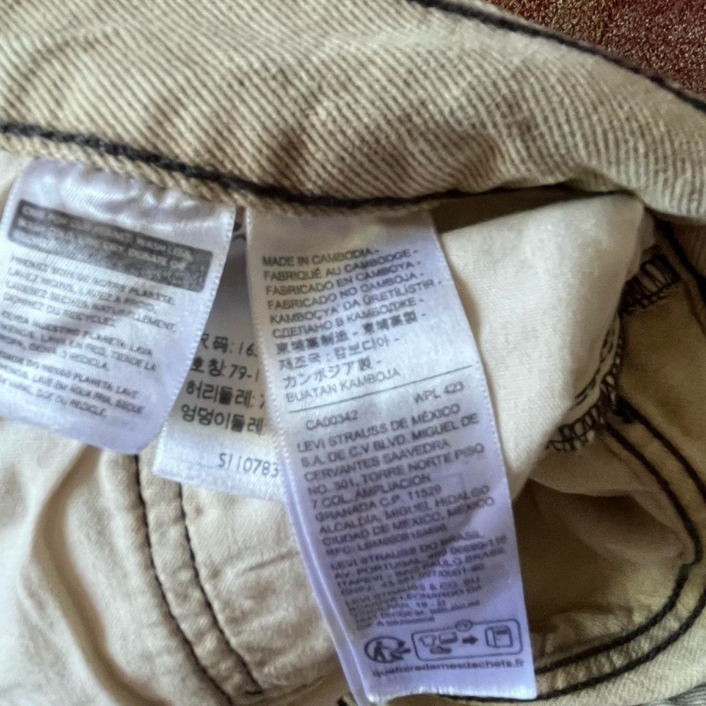 497-Levi's Distressed cream and tan shorts waist 31 inches #distressedde… - Picture 7 of 8